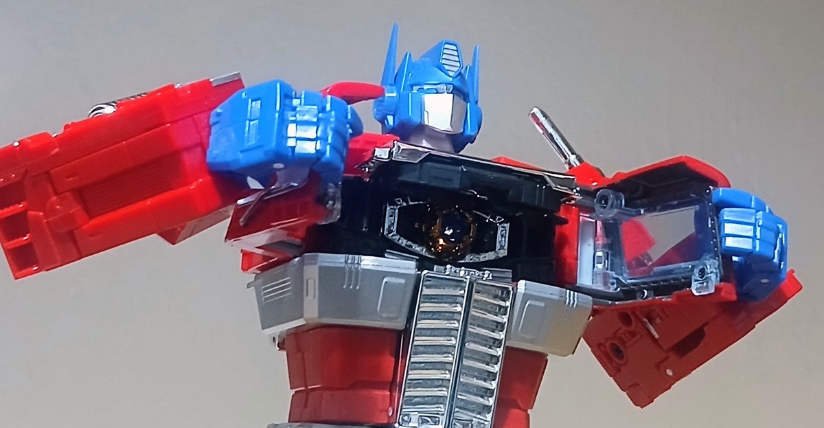 Desunutz1's tweet photo. Mechtember day 30
The mp 10 optimus prime it's the best figure of this character that we ever got,has great details,good articulation,great accesories,and he's pretty big,one of the best realeses in the toyline,and one of my favorites figures on my collection.
#toyphotography https://t.co/thUN82C9W8