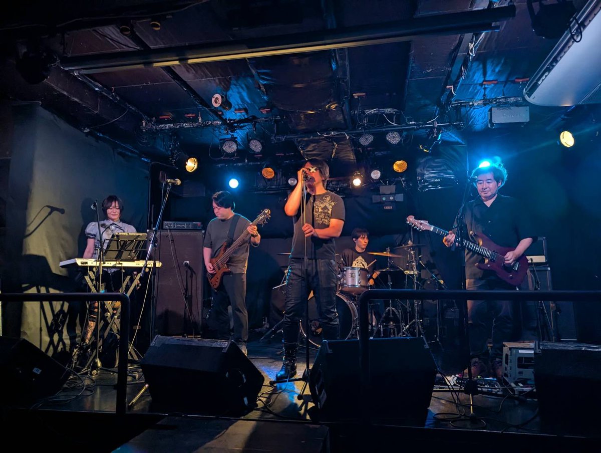 ShoutEarlyBird's tweet photo. EXDREME、4回目のライブやり切りました！会場で応援していただいた皆様本当にありがとうございました。次回は12/20(日)目黒ライブステーションです。

Setlist
1. It(‘s) A Monster
2. Decadence Dance
3. Hip Today
4. The Other Side Of The Rainbow
5. He-Man Woman Hater
6. Get The Funk Out
7. Lil’ Jack Horny
8. Play With Me