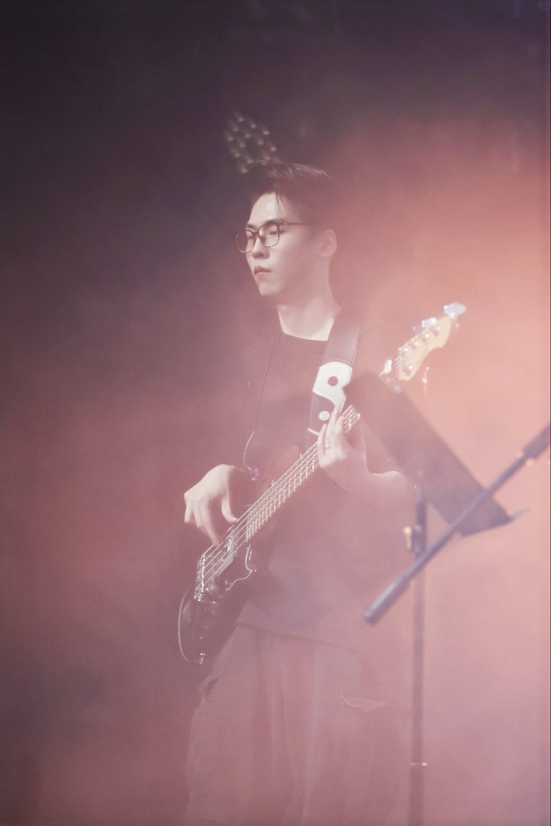 SymonFoxBassist's tweet photo. 😶‍🌫️ https://t.co/FHDY9yGUR3