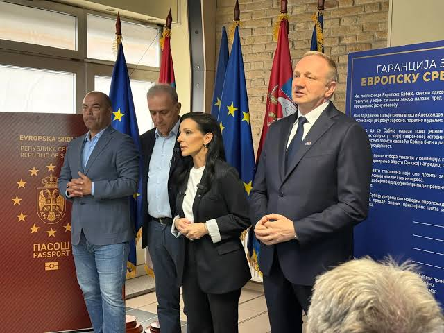 Remoozbg's tweet photo. Izdajnici koji direktno rade za Aleksandra Vučića! https://t.co/oGiKx6scqY