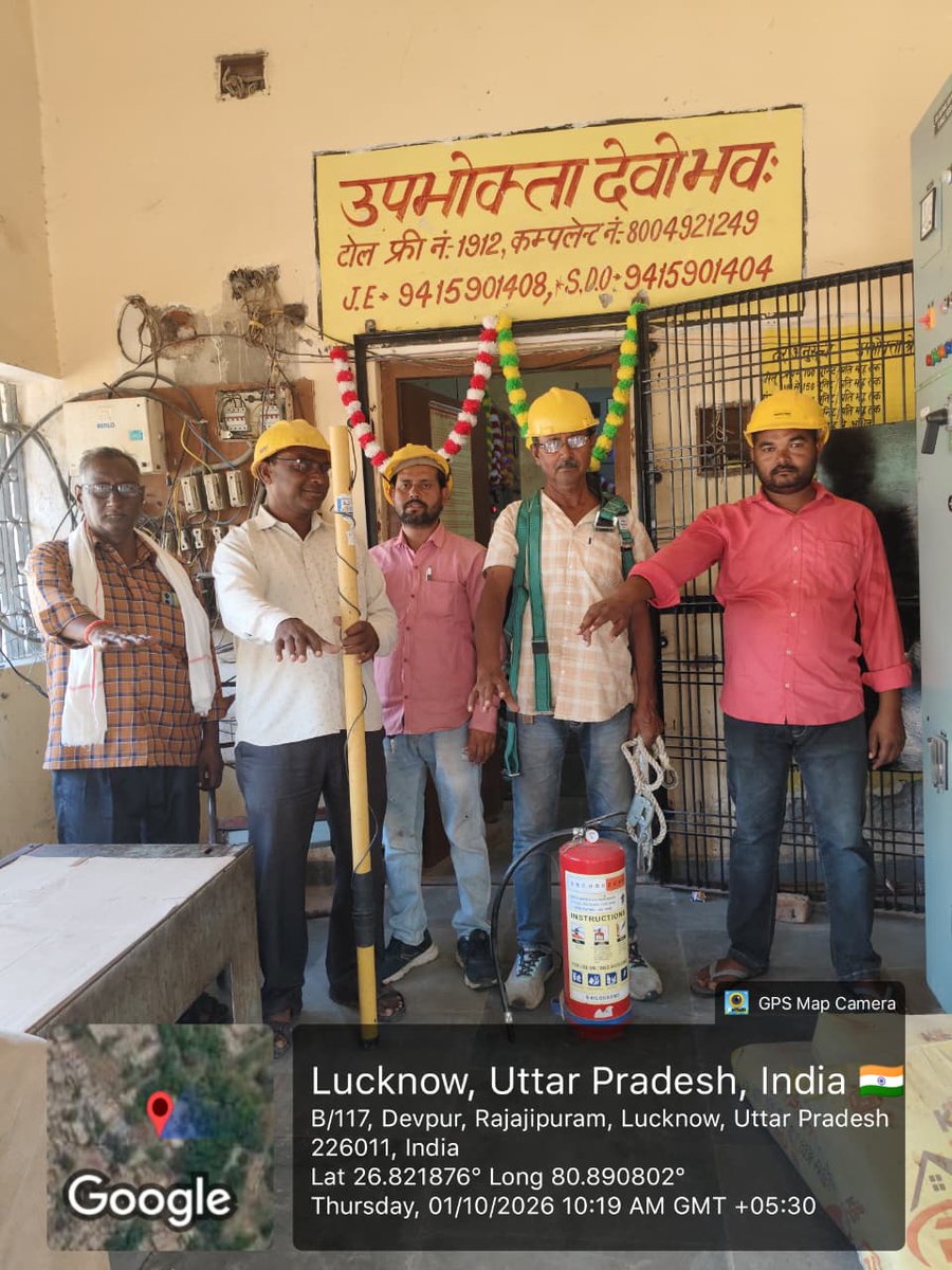 FAULTNETWORKLCZ's tweet photo. लखनऊ मध्य क्षेत्र के अंतर्गत  आर0दी0एस0ओ0 उपकेंद्र पर सभी कुशल व अकुशल कर्मियों को सेफ्टी के साथ कार्य करने हेतु प्रशिक्षण दिया गया जिससे विद्युत दुर्घटना को रोका जा सके।🙏🙏🙏🙏 @Mvvnlcisgomti2 https://t.co/kJv1KcIiuG