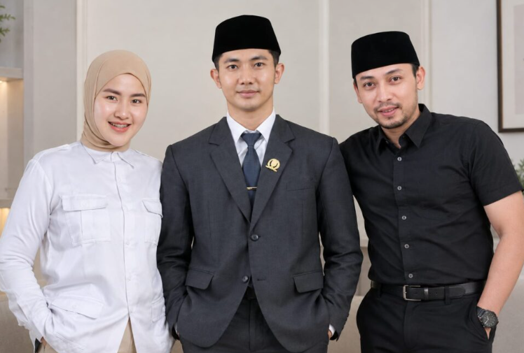 netizenledger's tweet photo. TIGA ANGGOTA DPRD GERINDRA TERTANGKAP NARKOBA DI KAMAR HOTEL

Muhammad Ukasyah Ali Murtadho (UAM): Anggota Fraksi Gerindra DPRD Malang.
Asrila Diska Rimunda (ADR): Anggota DPRD Banyuwangi jUGA Bendahara 
Afif Reza Rimunda (ARR): Anggota Fraksi Gerindra DPRD Situbondo https://t.co/DSeH4r7aIA
