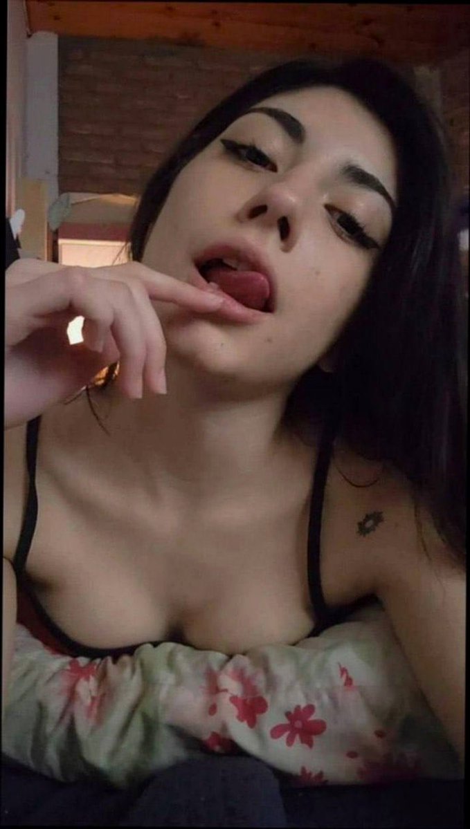 GinaMors's tweet photo. would you give me a chance? 👀 https://t.co/gIf8ED3F9a