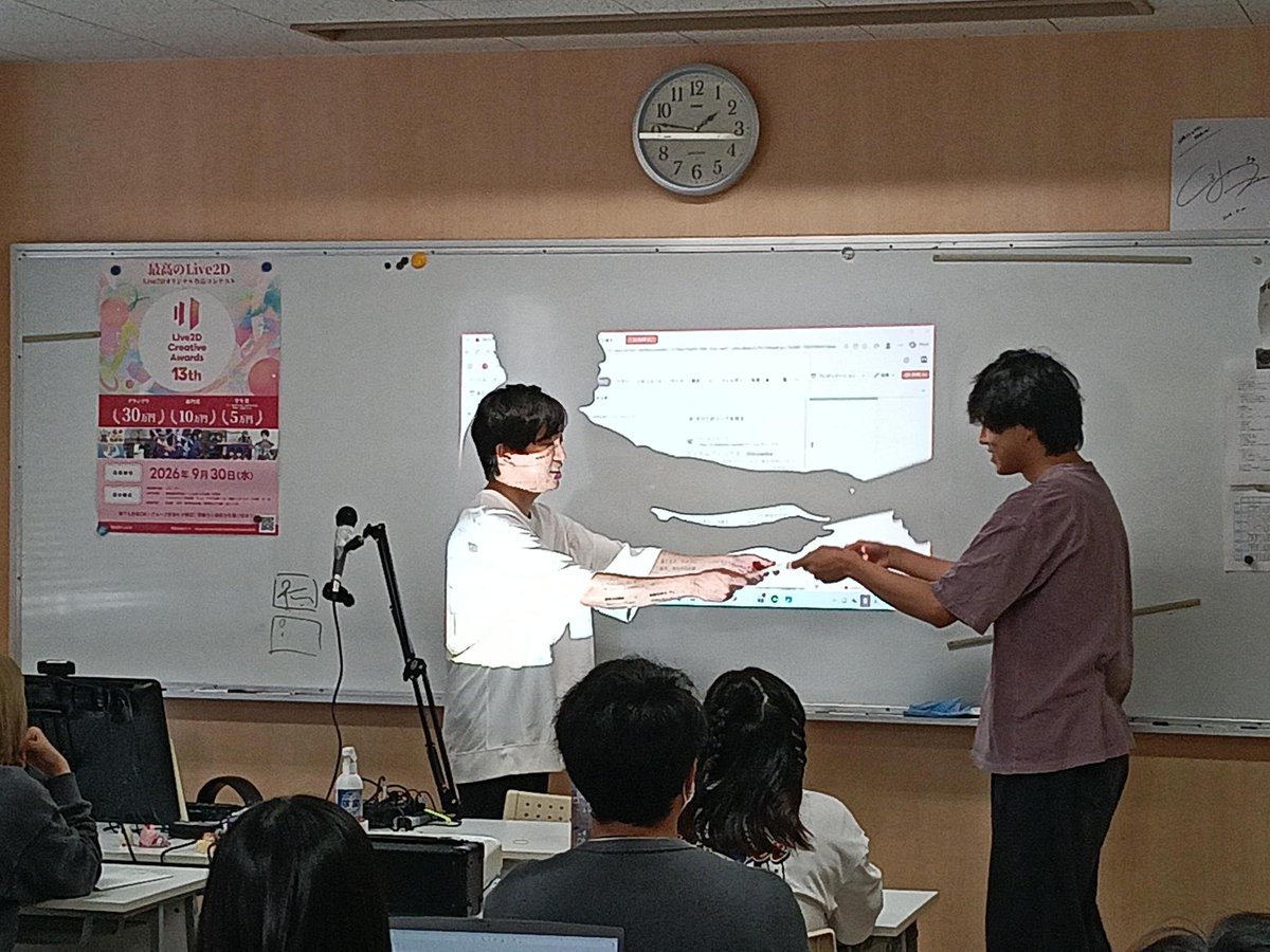 AD_illust_upp's tweet photo. 今日は前期成績表の配布があり、一緒に精勤賞と奨励賞の表彰も行われました。
☆精勤賞⇒前期１日も休まずに来れた人に渡す賞
☆奨励賞⇒学科の中で模範となった、頑張った人に渡す賞
引き続き一緒にスキルアップを目指しましょう！ https://t.co/GxztNkFMHy