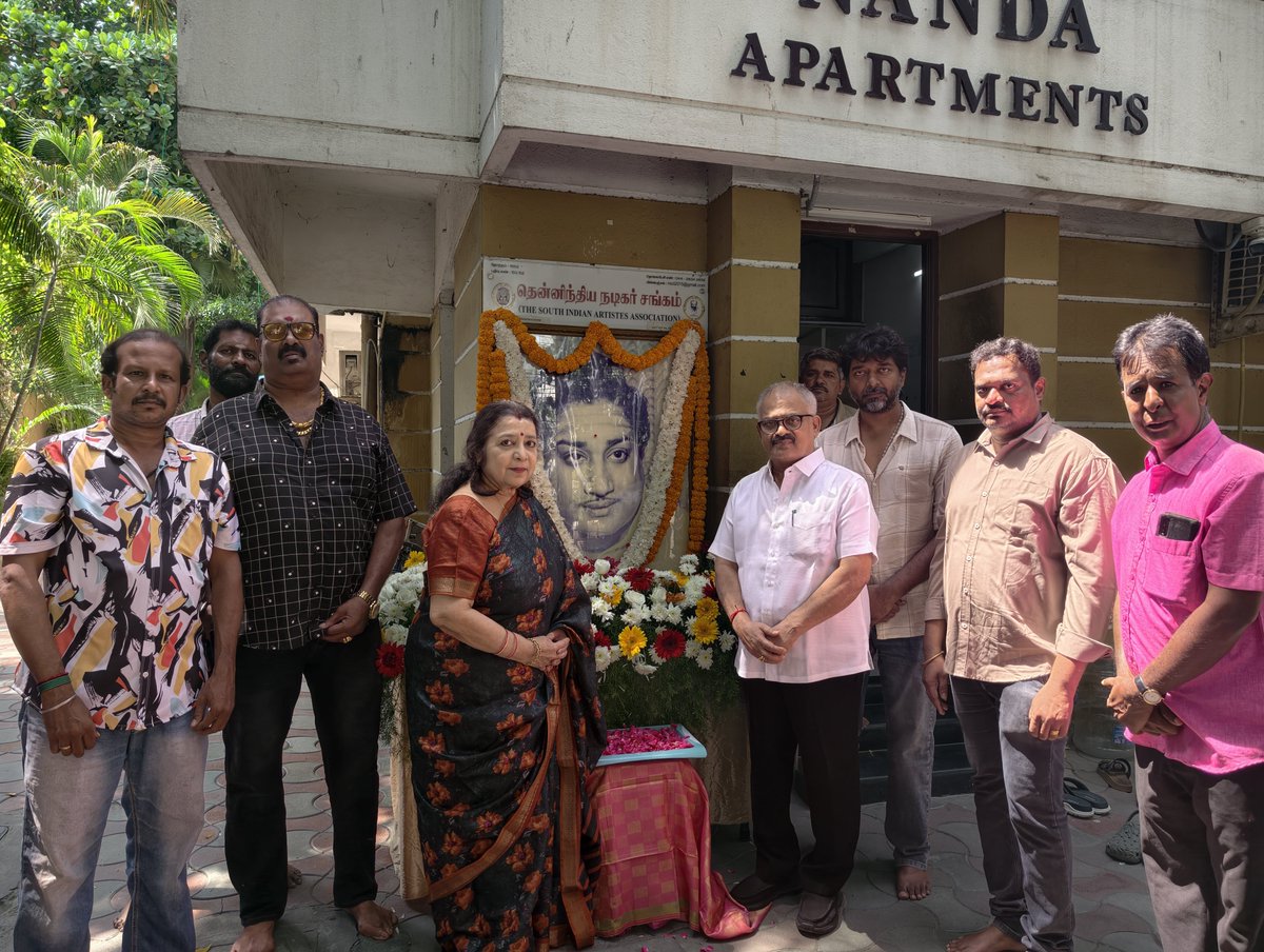 siaaprnews's tweet photo. காலந்தோறும் போற்றப்படும் தென்னிந்திய நடிகர் சங்கத்தின் முன்னாள் தலைவர், மறைந்த நடிகர் திலகம் செவாலியே சிவாஜி கணேசன் அவர்களின் 98-வது பிறந்த நாளில் மலரஞ்சலியும் மரியாதையும்...
#NadigarSangam #ns #siaa
#actornasser #Vishal #Karthi #PoochiSMurugan
#karunaas
#johnsoncinepro https://t.co/Gy74CF3y4Y
