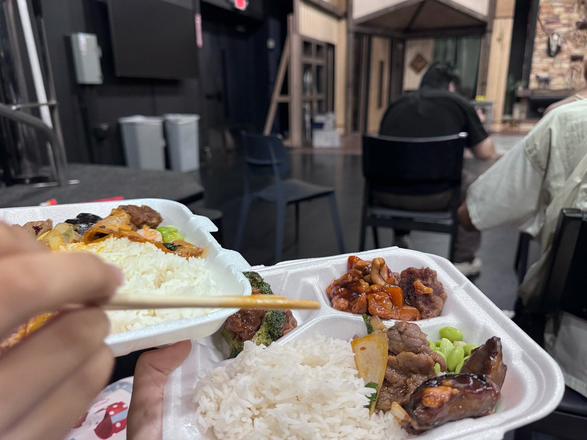 alnilambear's tweet photo. 嘿嘿蹭教授的饭
这家中餐馆居然变好吃了 https://t.co/x4trPrwLjp