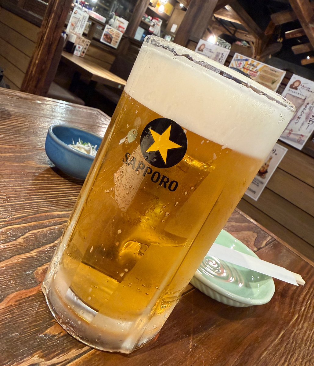 bfren_0024's tweet photo. 仕事終わりはやっぱりメガジョッキ🍺

持つと重いから飲みながら筋トレ💪 https://t.co/RB9eUzPt5a