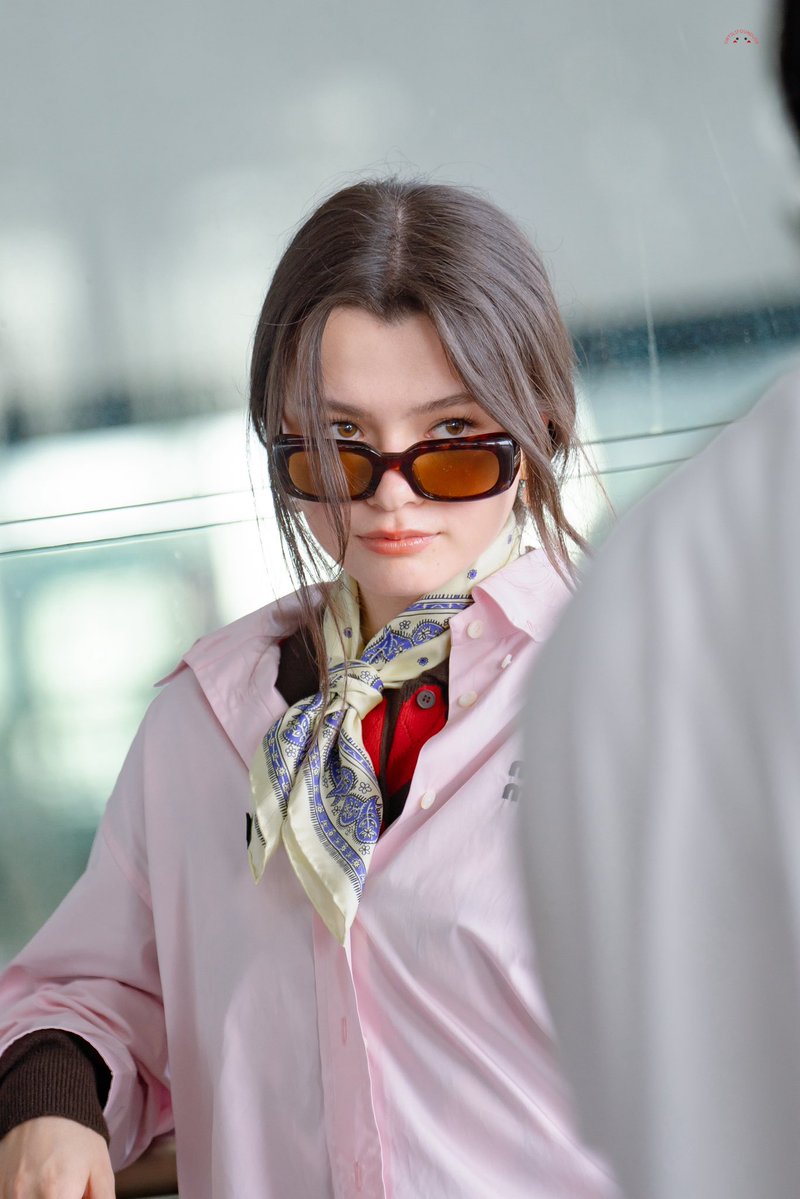 Everyday_KYRKJS's tweet photo. Hello MiuMiu Girl 

REBECCA FLY TO PFW MIU MIU
#MiuMiuPFWxBecky #MiuMiuSS27
#beckysangels #BeckyArmstrong https://t.co/hcqRAv6ure