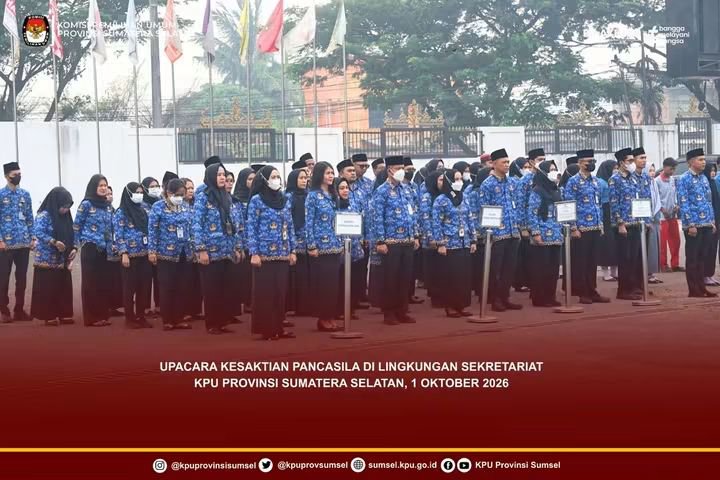 kpusumsel's tweet photo. #Temanpemilih Anggota KPU Provinsi Sumatera Selatan, Nurul Mubarok bertindak sebagai inspektur dalam upacara peringatan hari kesaktian Pancasila, Kamis (1/10/2026). https://t.co/ByapFnPkqa