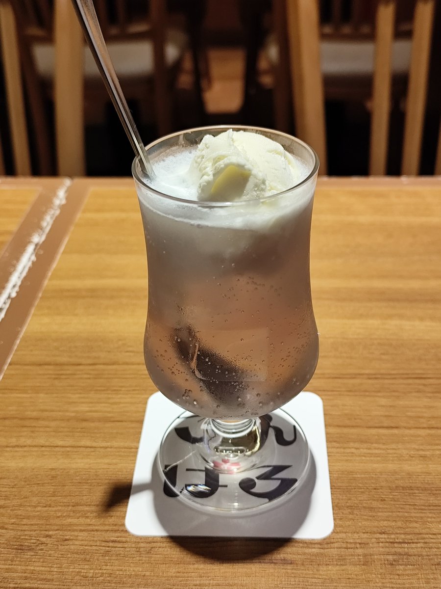 Rnyrg's tweet photo. 色のないメロンクリームソーダ。 https://t.co/uy1Y0I0hN9