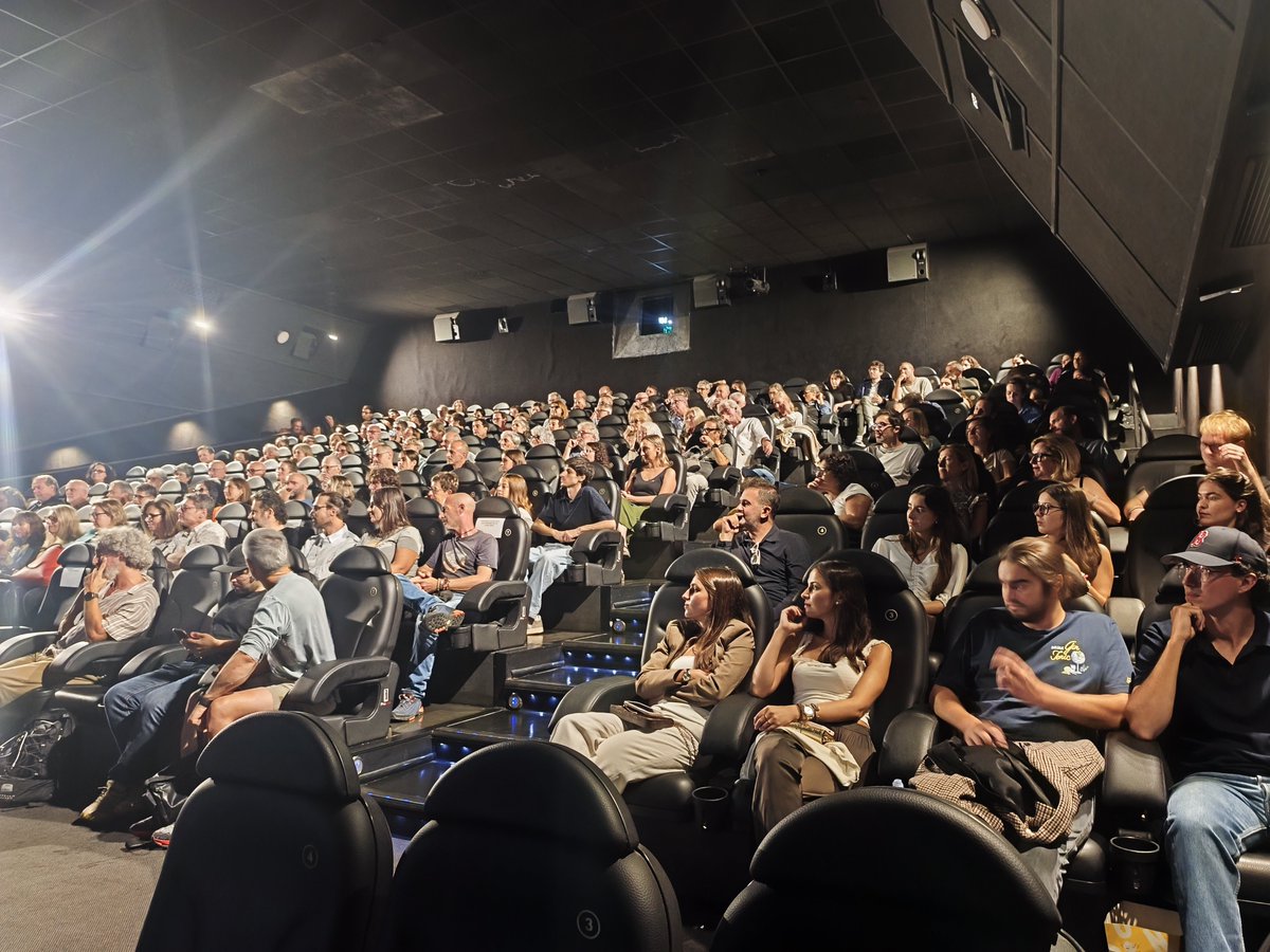 PontdeMahoma's tweet photo. 🏔️ Gran nit per recordar. Una història de muntanyes, esforç i amistat. Emotiva preestrena del documental «Duel a 8.000 metres. @OscarCadiach i @ferranlatorre.
🎥 Cinesa Barcelona, ple a vessar! Repte dels 14 vuitmils
⛰️#DuelA8000Metres #alpinisme
@tarragonaradio https://t.co/IBvpzwJHee