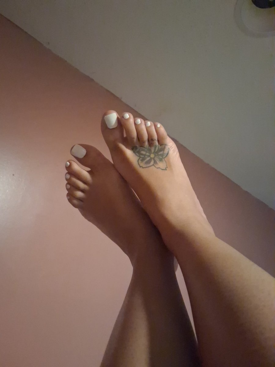 amazingreddluv's tweet photo. Selling feet pics 2 https://t.co/DNnusrkKA8