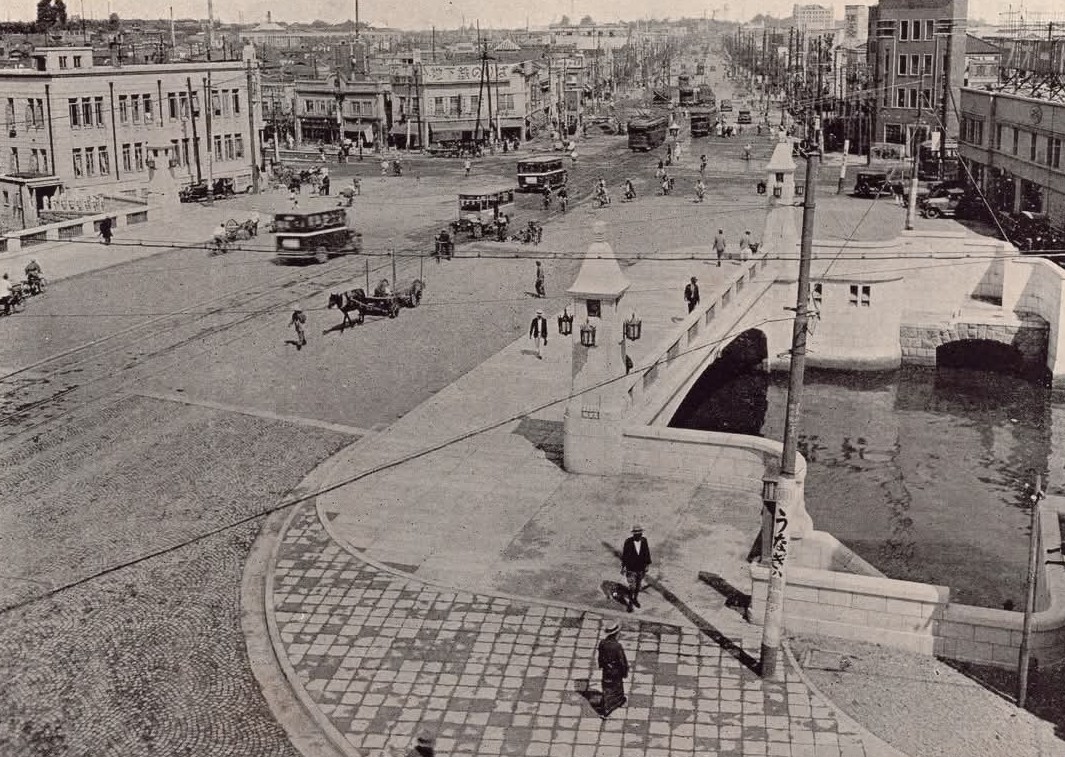 TIMEkxgms's tweet photo. 1930年頃　万世橋
秋葉原が電気街になる前の時代 https://t.co/8IWeL7F0XZ