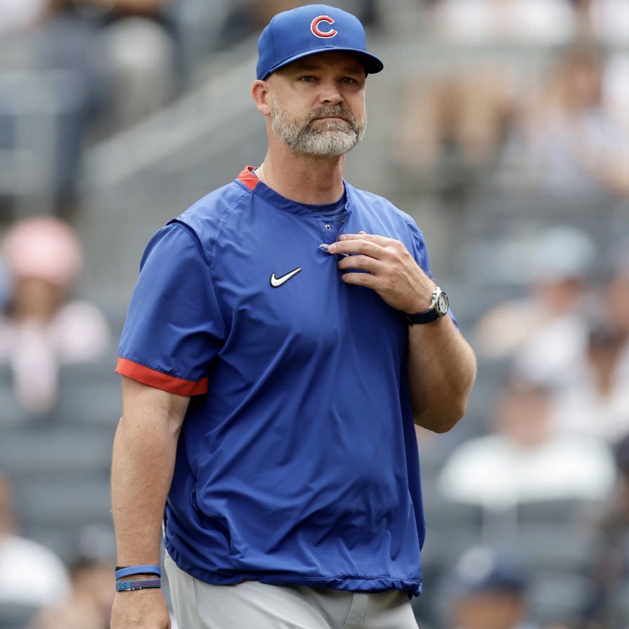 notoriousogbart's tweet photo. We were better off with David Ross https://t.co/nSOWA2jiyQ