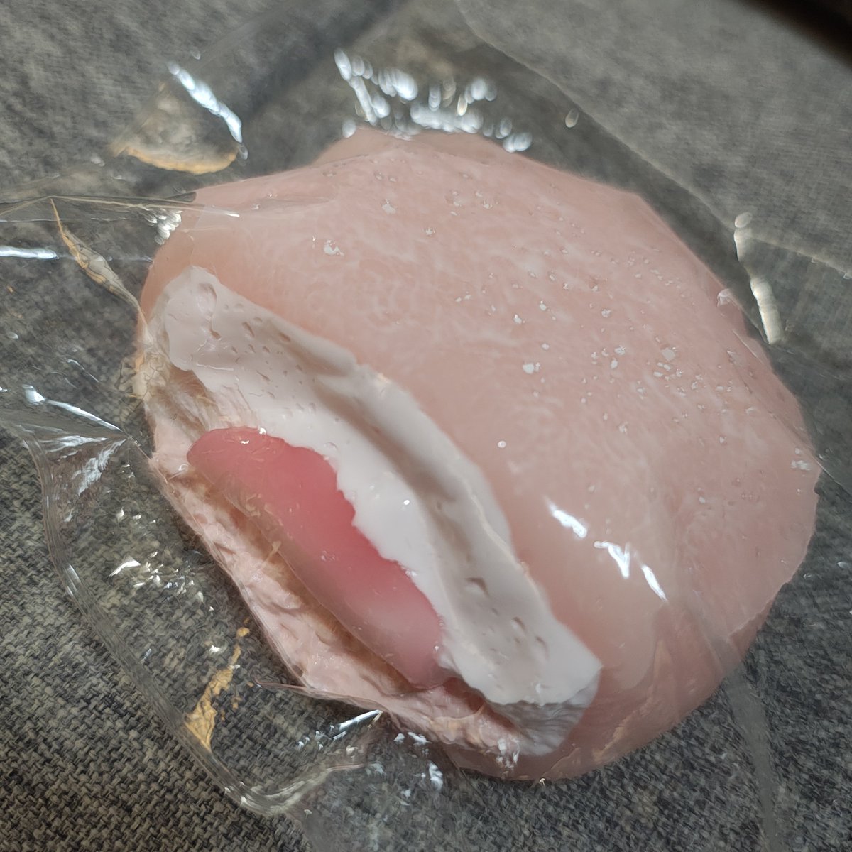 la_lll_lo's tweet photo. スクイーズを買って揉んでたら夫に冷笑された、まさかかわいいカードを集めてる奴に冷笑されるとは！揉みまくったあと貸してあげたら「ぬるい…」って言ってた https://t.co/UoxqIc0CTf