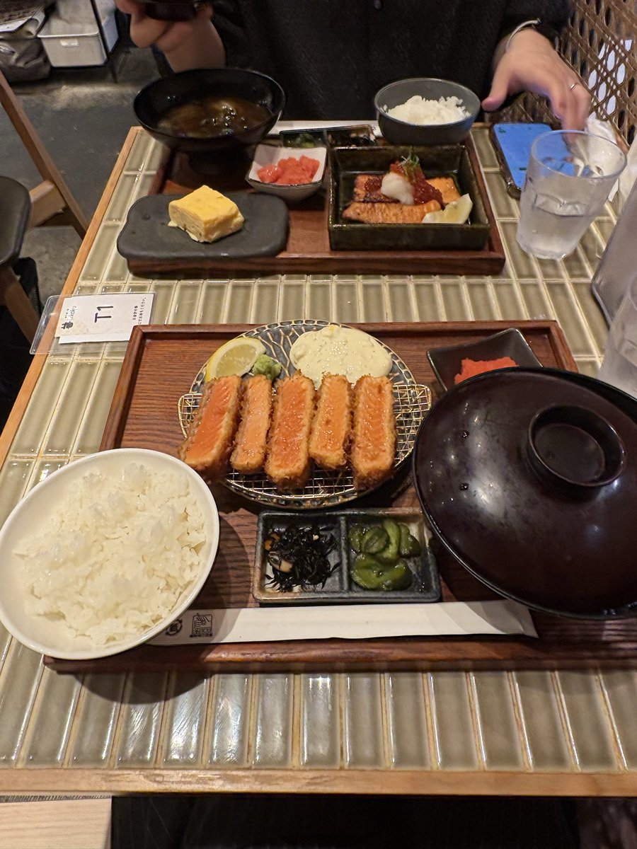 2mw14K's tweet photo. 竈門で炊いたご飯めちゃうまでした🍚‼️

#日常垢 https://t.co/IzI0XewcN5