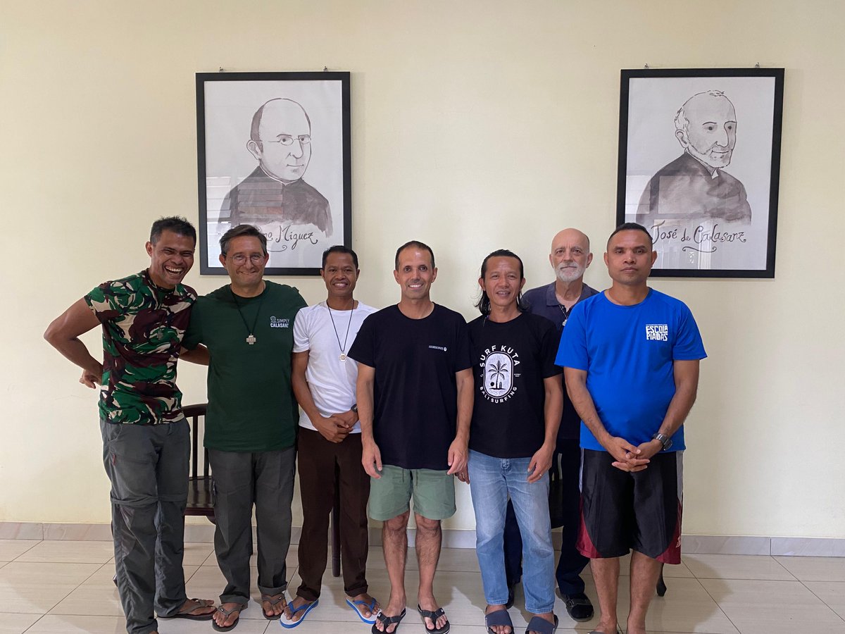 EscolapiosBTN's tweet photo. Los días 29 y 30 de septiembre se realizó en Atambua el encuentro de Formadores de la Provincia Betania, un encuentro fraterno, de reflexión, formación y aplicación del nuevo Estatuto de Formación Inicial de la Provincia llamado Cooperadores de Cristo. https://t.co/l9B8P6pdVT https://t.co/xWUbVmcyk7