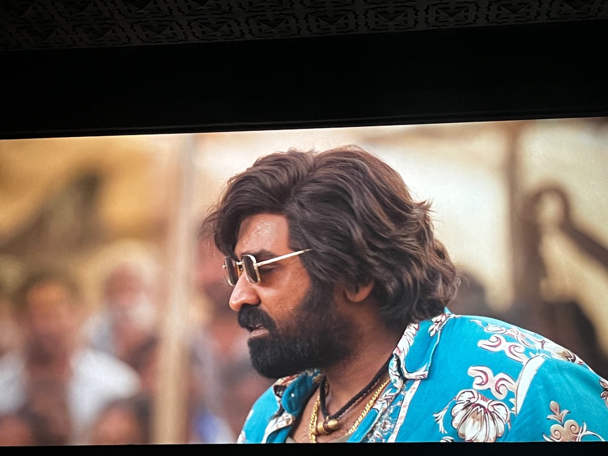 LetsXOtt's tweet photo. BATHTHA — ⭐️⭐️⭐️½

A fun and engaging entertainer that keeps the momentum going throughout. The comedy sequences land well, while the pre-interval & interval twist 💥👌. @VijaySethuOffl character stands out, with the child artist also making a strong impression. 🔥

 second Half  💥👌 @SaiAbhyankkar 's  music adds great energy, and the casting works really well. The climax delivers with another solid twist, making it a wholesome theatrical experience. A fun watch from start to finish! 

#Baththa — One of the Best Tamil Film ❤️