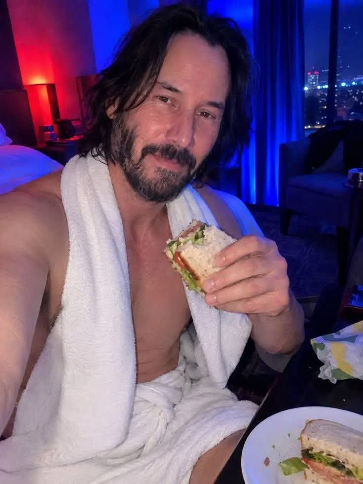 john_wick120's tweet photo. Happy new month everyone , what time are you seeing this ? https://t.co/bNILWhbqWD