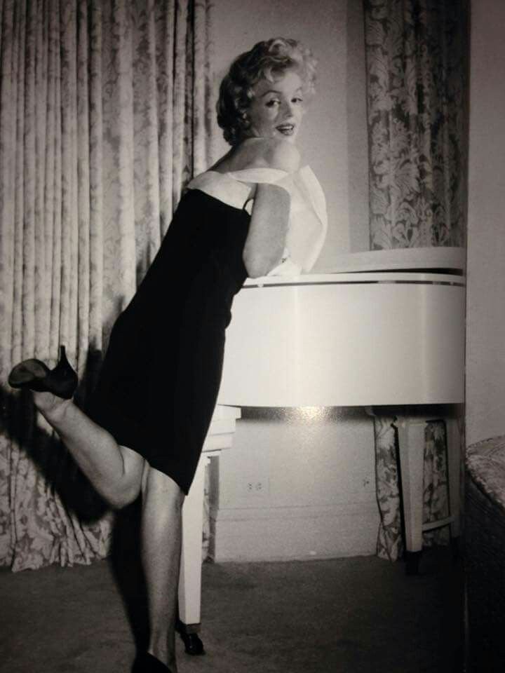 austria63amy's tweet photo. Just Marilyn 💋 https://t.co/BQqJGnVesR