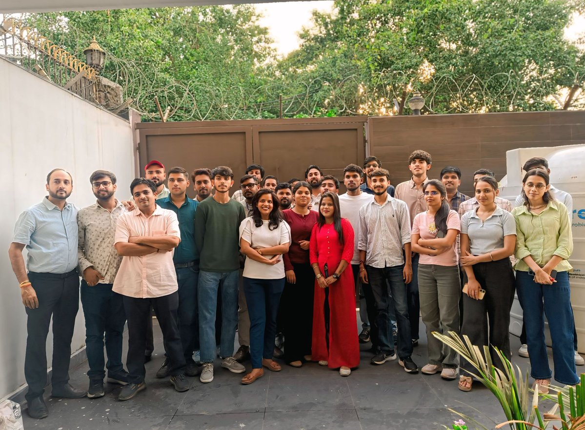 ncm_official's tweet photo. Together we grow, together we achieve! 🤝✨
One team, one vision, countless possibilities. 💙

#TeamWork #TeamSpirit #TogetherWeGrow #OneTeamOneVision #TeamGoals #WorkFamily #StrongerTogether #OfficeLife #TeamMoments #SuccessTogether #CorporateLife #TeamCelebration https://t.co/91gDsXLNr3