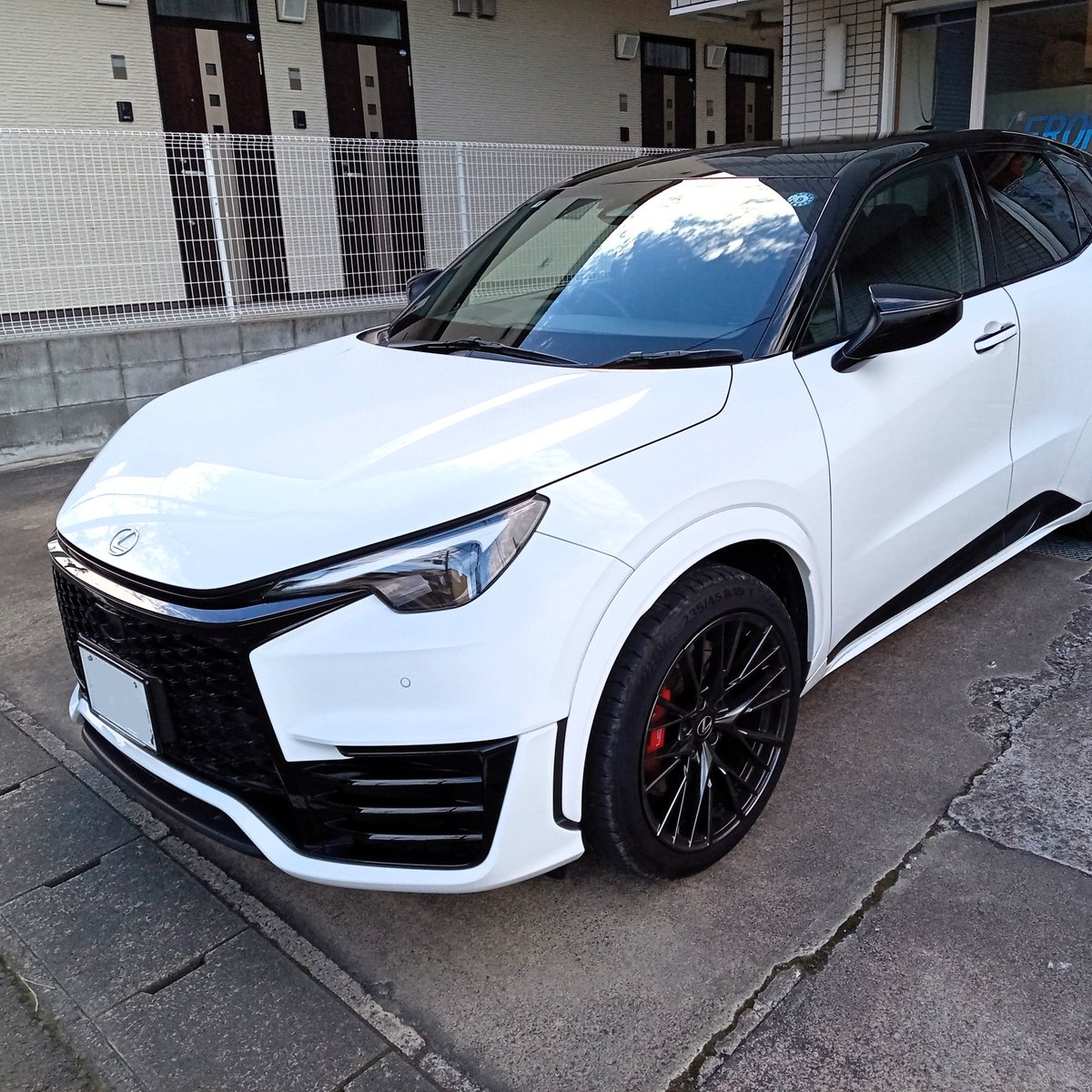 ROLEXUS222's tweet photo. 車検の代車がLBXのmorizoRRでした🚗
久々のターボ車を運転したので面白かったけどハイブリッドに乗り慣れているせいかうるさかったです(笑)
やはり後ろが狭い😓 https://t.co/tMBFCyqwDM