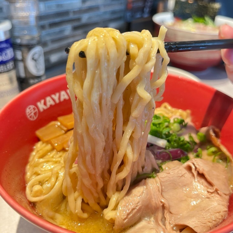 kayava_jp's tweet photo. 麺大盛無料。
味わうなら、今のうち。
 
併設の製麺所でつくる自家製麺を、
無料で大盛りにできるキャンペーンは
10月31日(土)まで✨
 
残り約3週間となりました！
 
ランチにも、仕事終わりの一杯にも。
ぜひこの機会にお楽しみください😊

#カヤバ #麺の日 https://t.co/70CScw3sJ0
