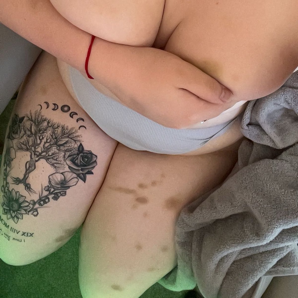 Bea_beey's tweet photo. Thigh Thursday 📸🤭 https://t.co/aCSjl2lV42
