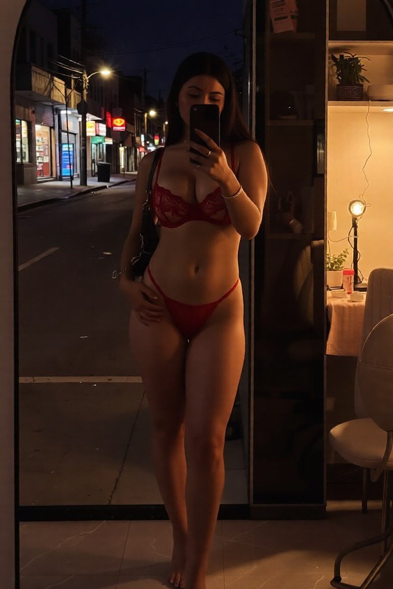 SheOnlyDecides's tweet photo. Different shades of me but in red 😘😘😘 https://t.co/nS9wXb4C12
