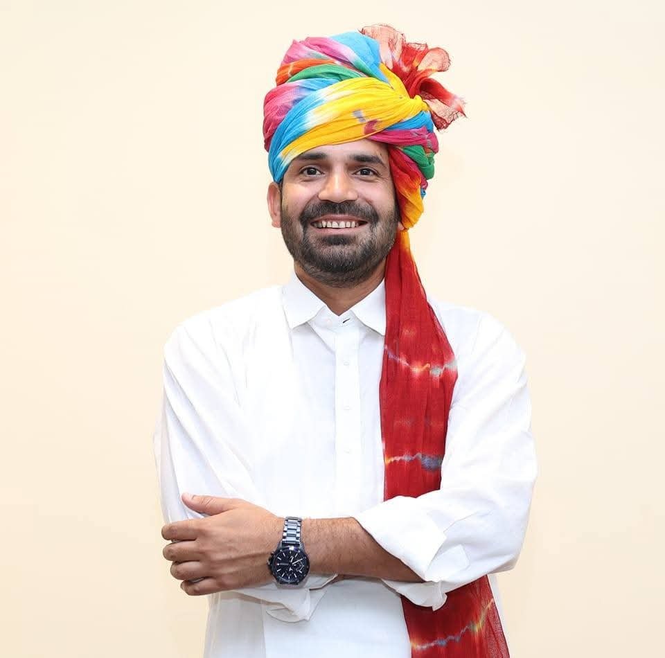 madandilawar's tweet photo. सेवा, संगठन और समर्पण की पहचान…!

भाजपा प्रदेश मंत्री श्री सीताराम पोसवाल जी को जन्मदिन की हार्दिक बधाई एवं शुभकामनाएँ!
प्रभु श्रीरामजी से आपके उत्तम स्वास्थ्य, दीर्घायु एवं सुखमय जीवन की मंगलकामना करता हूँ।

@Imsitaramposwal https://t.co/49JKQMNNSE