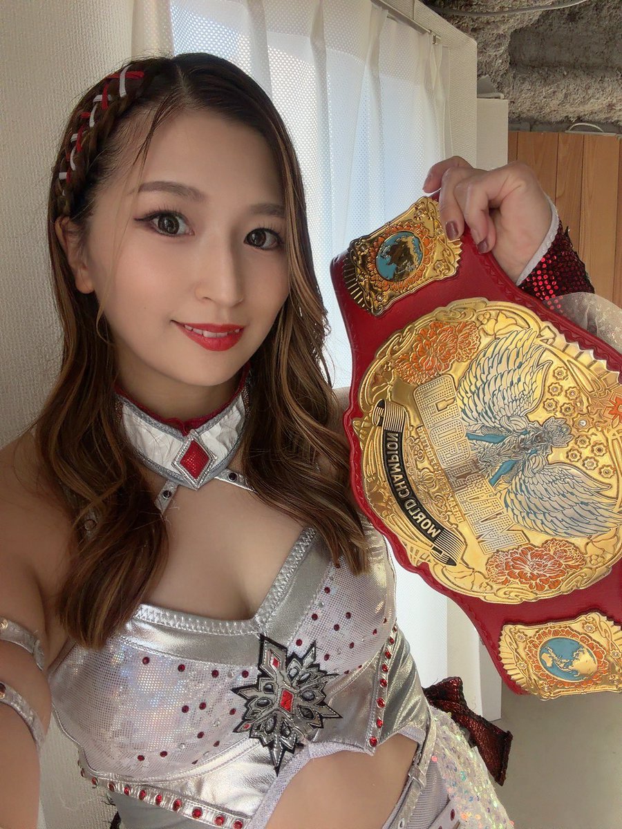 miku_aono's tweet photo. 撮影でした✨

自撮りしてると、いつもひょっこり入ってきてくれる可愛いこもたん🍑🩷

#pw_mg https://t.co/PzgChKUo3x