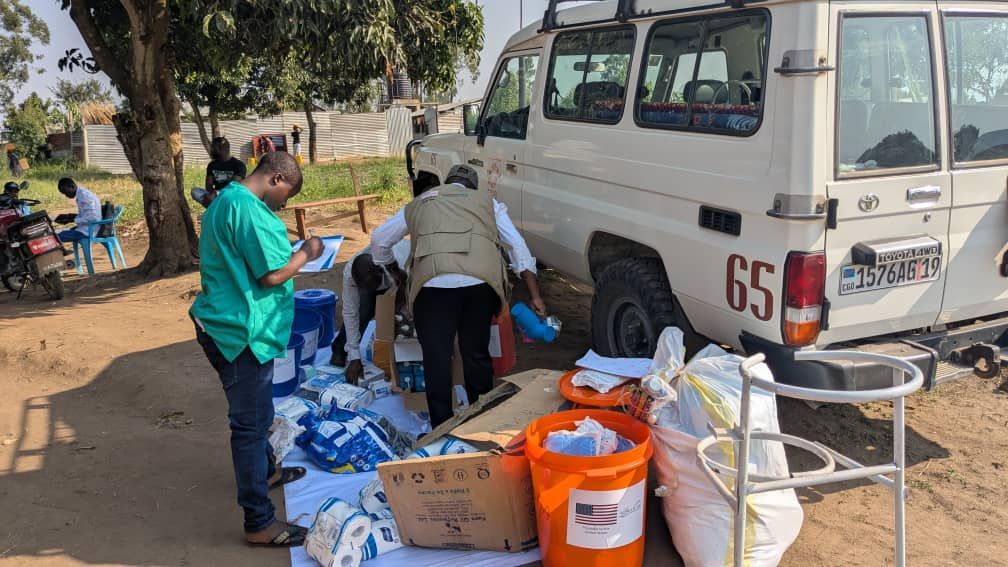 caredrc's tweet photo. Depuis le 31 août, @CARE renforce la Prévention et le Contrôle des Infections à #Rwampara, #Komanda et #Nyakunde, en #Ituri, avec des intrants essentiels pour protéger patients, personnel de santé et communautés contre les infections. https://t.co/uElfCgwllB
