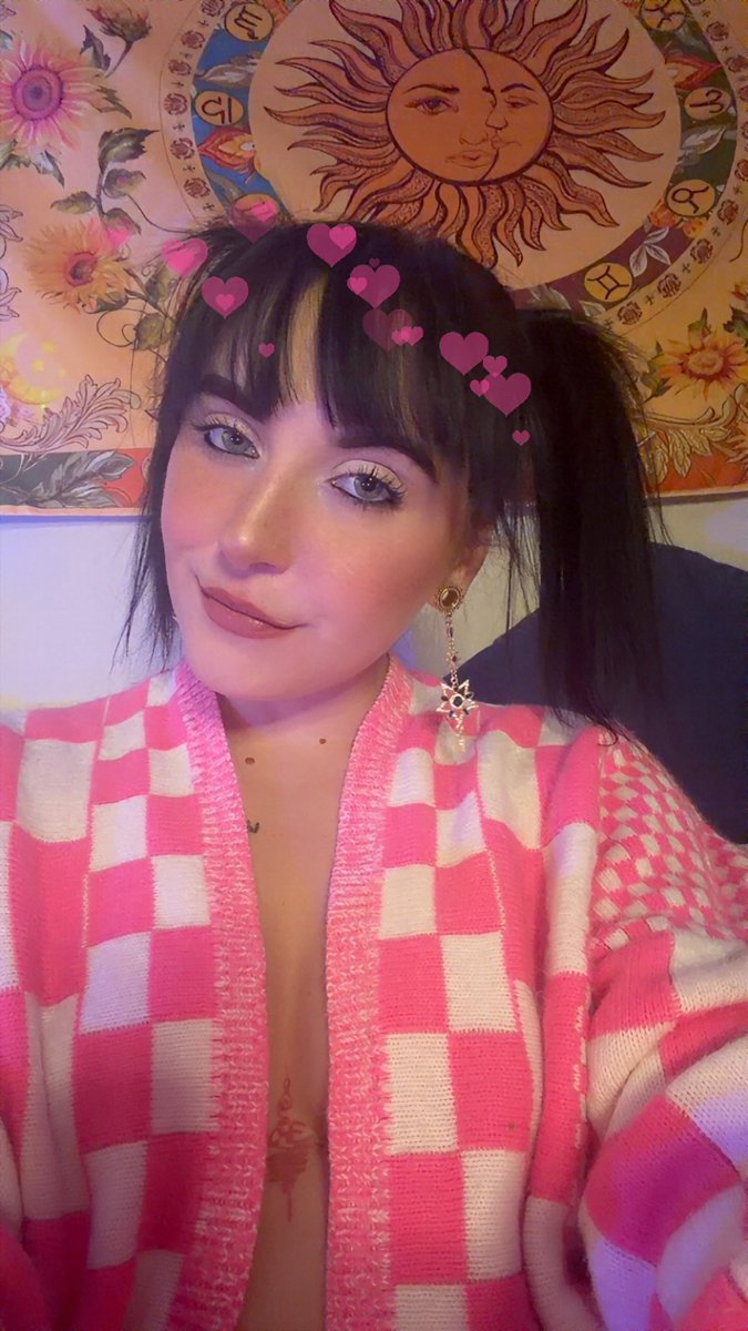 MissQue60542979's tweet photo. About to see what my step bro is doing…. Might talk him into having some fun😈👅💦 @D1_Gooner06 https://t.co/uSHqmQd4fr