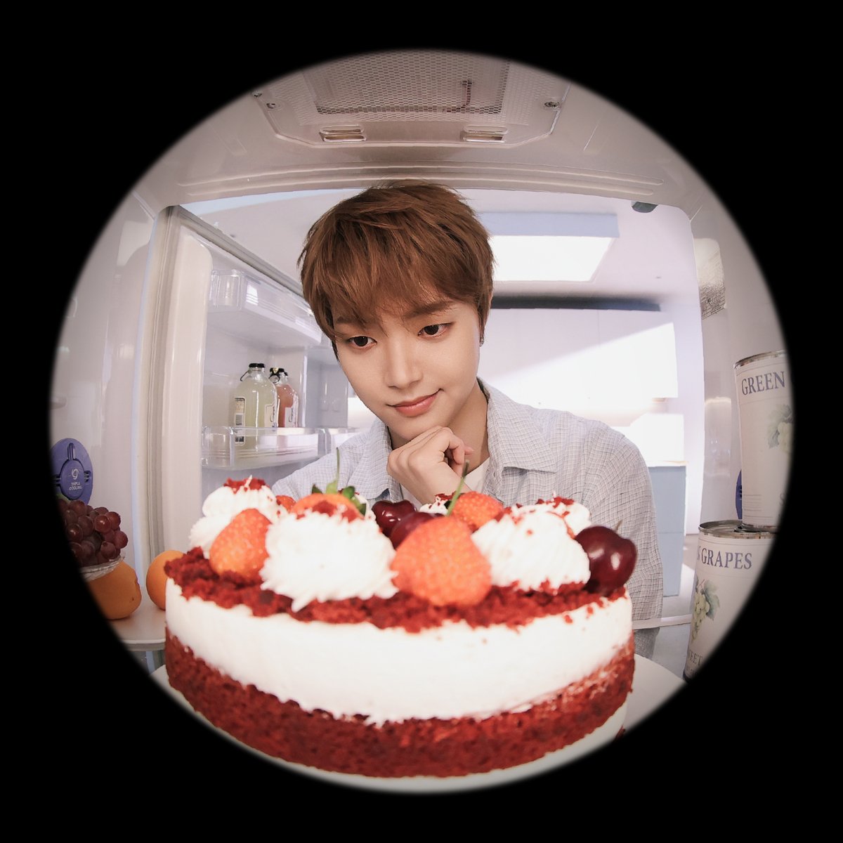 andTEAMofficial's tweet photo. [PREVIEW] &amp;TEAM 2027 SEASON'S GREETINGS 'Who Ate the Cake?' PREVIEW IMAGE

#EJ #FUMA #K
#andTEAM
#Seasons_Greetings
#who_ate_the_cake https://t.co/AjdAR7nFBG