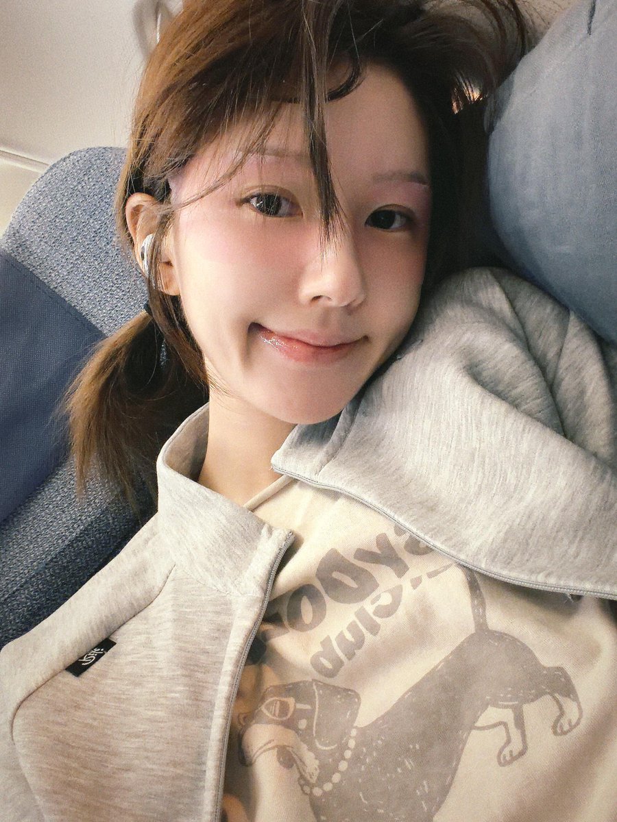 zhaolusi_intl's tweet photo. [📸] 100126 #ZHAOLUSI #赵露思          
Zhao Lusi XHS Update

“ 🐤
The sandstorm filter has returned, hehe.”    

🔗 https://t.co/f6fUeuvgYL

#RosyZhao #조로사 #จ้าวลู่ซือ https://t.co/LVbPaLRRim