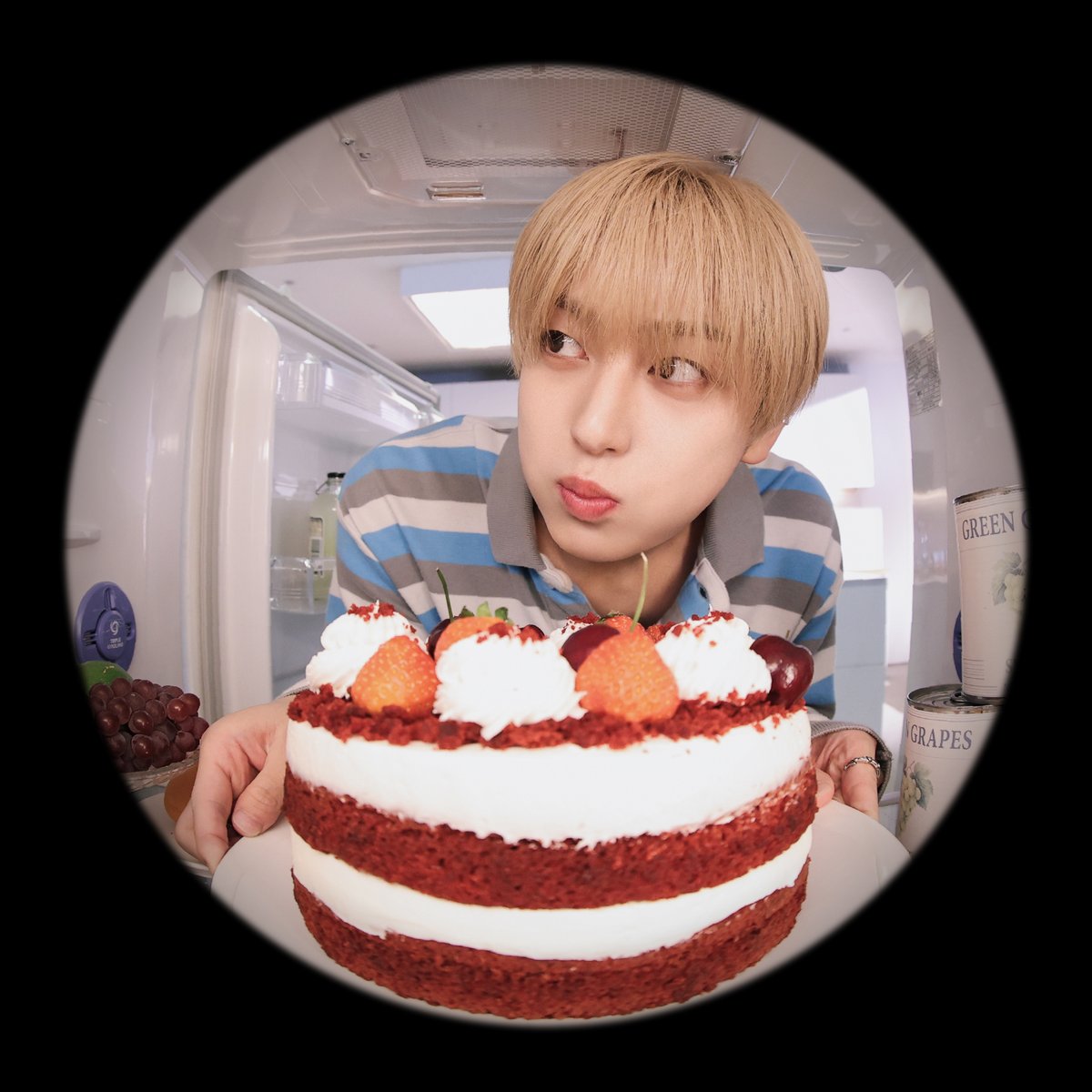 andTEAMofficial's tweet photo. [PREVIEW] &amp;TEAM 2027 SEASON'S GREETINGS 'Who Ate the Cake?' PREVIEW IMAGE

#HARUA #TAKI #MAKI
#andTEAM
#Seasons_Greetings
#who_ate_the_cake https://t.co/dFndsKV4QK