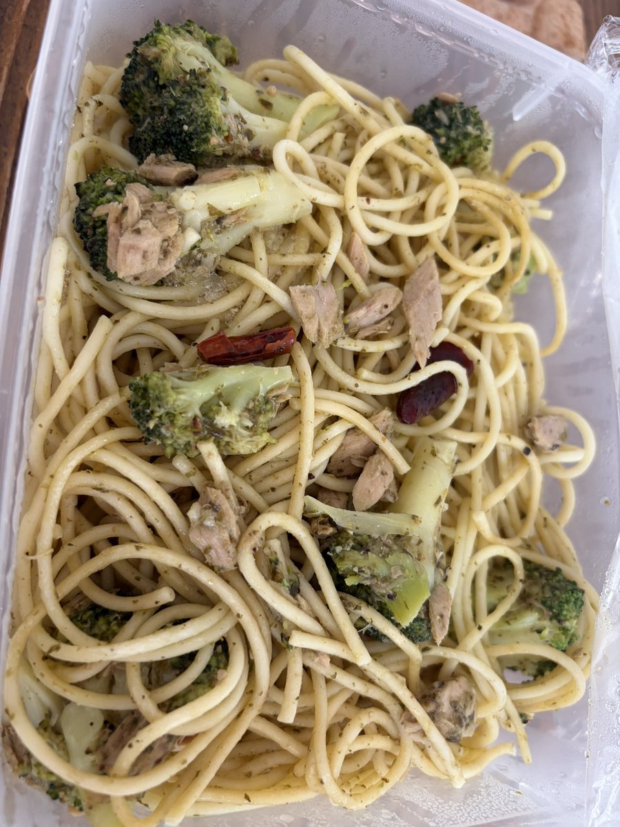 nyam___pp's tweet photo. 毎日毎日同じような餌。最近過食悪化し過ぎててやばい、誰も取らないのに無意識でめちゃくちゃ早食いして詰め込んで脇腹痛くなる。これなんなの、途中から釜食いしちゃうし https://t.co/Hqznpvo6mU