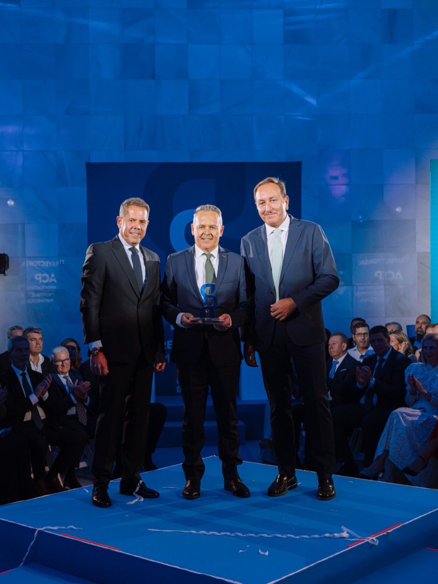 acpgranada's tweet photo. Trabajamos con el objetivo de defender, representar e impulsar un sector estratégico para el desarrollo económico, social y territorial de #Granada

Gracias a la @CGE_Granada por reconocer nuestro trabajo con el Premio ADN Empresarial a la trayectoria

#ADNEmpresarial #ACPGranada https://t.co/PfXvM9FGJU