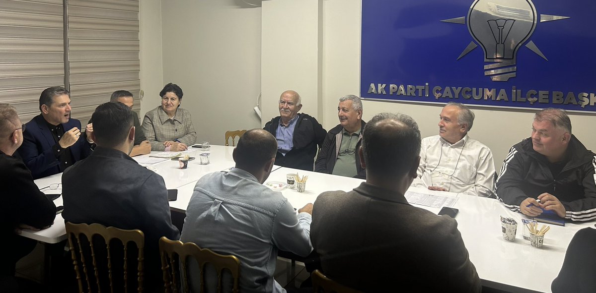 biriki34's tweet photo. AK Parti Çaycuma İlçe Başkanlığı Haftalık Olağan Yönetim Kurulu Toplantımızı, İlçe başkanlığında gerçekleştirdik.

#AKPARTİÇAYCUMA 
#MilletimizleÇeyrekAsır https://t.co/CRYh6fcqqD