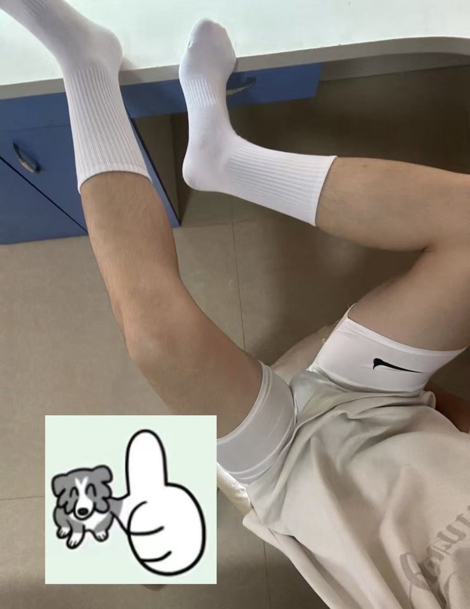 shubingTop's tweet photo. 发点白袜😋
#白袜 #高弹 #男大 https://t.co/StuWJjPvBG