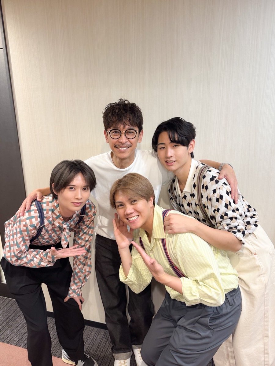 20thCentury_SIN's tweet photo. 望海風斗さんと「ぽかぽか」に出演しました。舞台とはまた違う素敵な雰囲気でした。
そしてまさかのゲストで芋洗坂部長、、、、あっ係長が来てくれるとは。
嬉しかったです。
頑張るマンの3人も本当に頑張ってた！
頼もしい後輩をこれからも皆さんよろしくお願いいたします。
#どーぞ

坂本

#ぽかぽか
#ファニーガール
#望海風斗
#芋洗坂係長
#KEYTOLIT