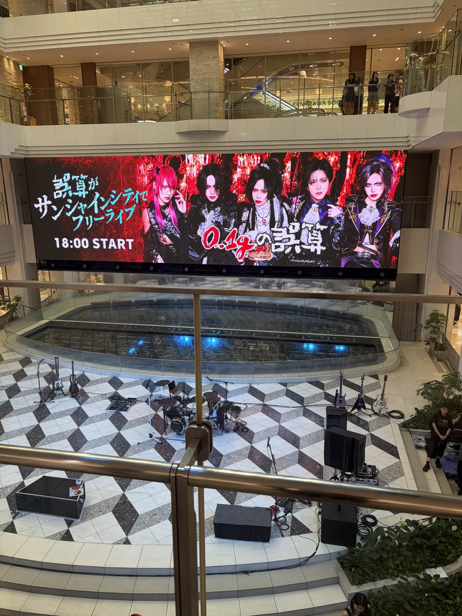 riragongon's tweet photo. これぼっちで2時間待機きついかも笑笑 https://t.co/Ad6YJ2Hm6W