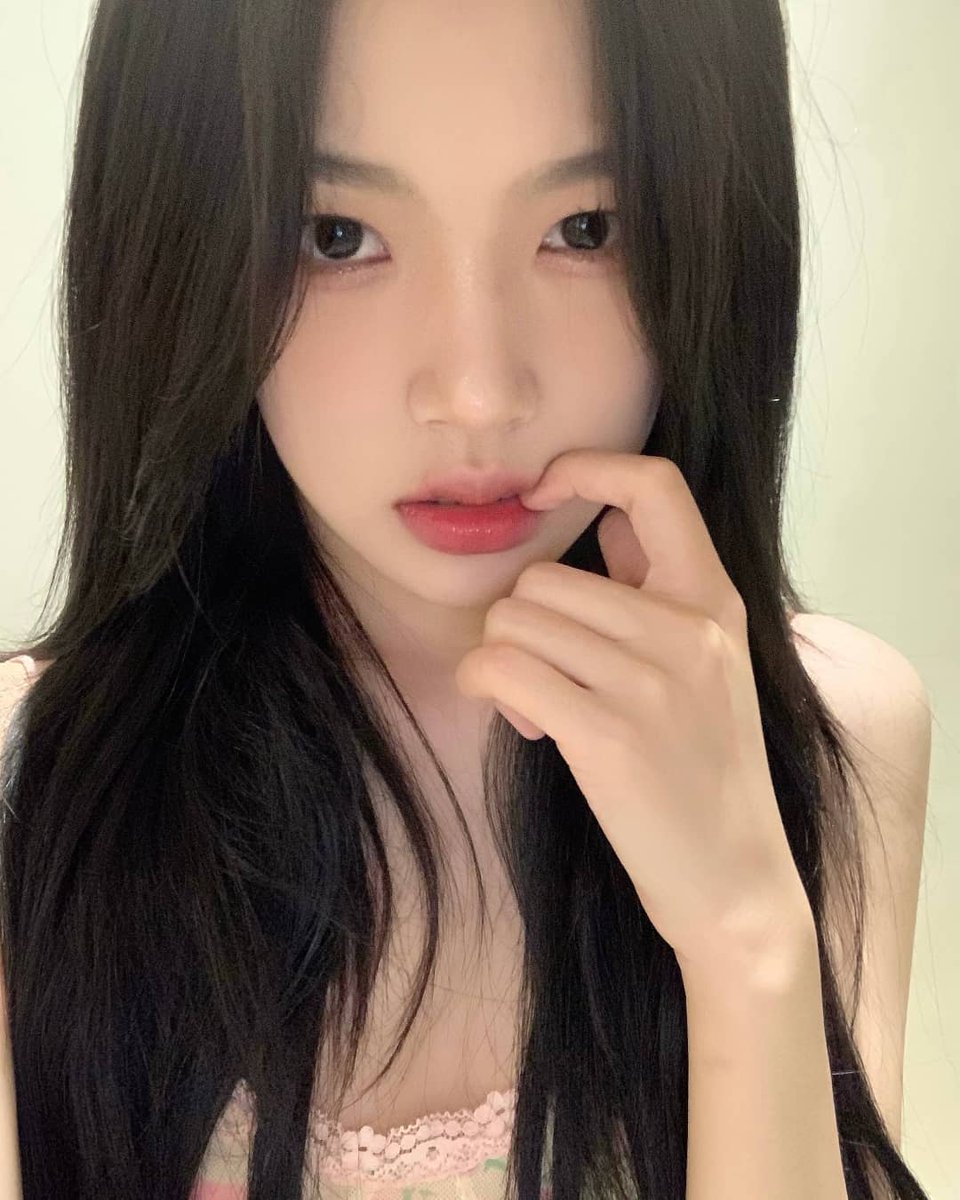 ElwandaSep56o's tweet photo. 期待され��反応をなぞるだけの日々に、ふと疲れを感じる。何ひとつとして正解なんてないのに、なぜこうも息苦しいのだろうね https://t.co/JIfUNVBzp5