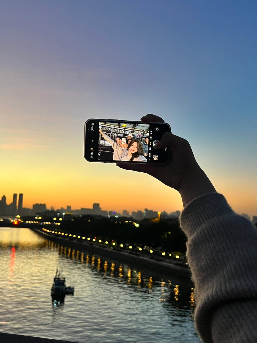 PhantomTokh2tg's tweet photo. 3,000 miles apart but we’re still watching the same sunset—texted a pic of mine, waiting for yours. https://t.co/KrbQMzsEoX