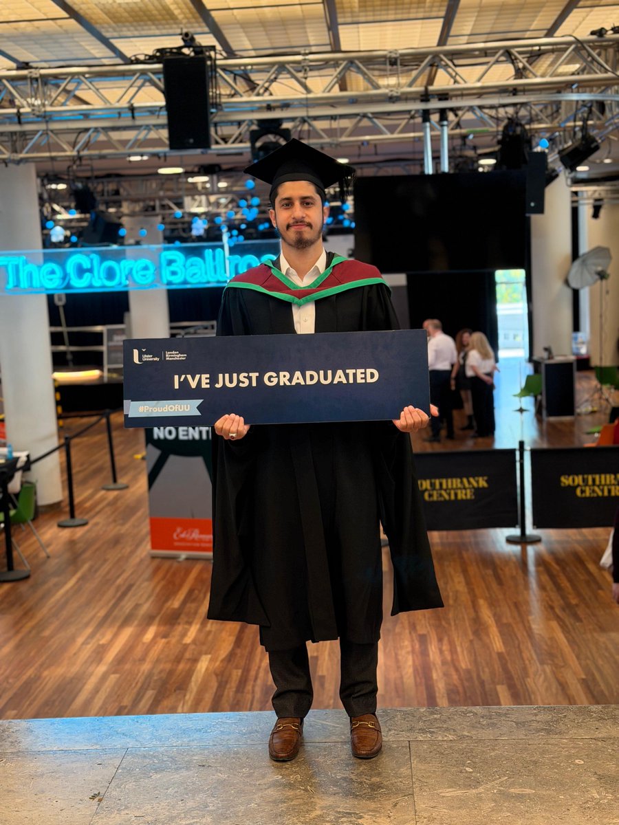 malikawais_7622's tweet photo. 🎓 29 ستمبر 2026 — میری زندگی کا ایک یادگار دن۔
الحمدللہ! آج Ulster University London سے MSc International Business کی ڈگری مکمل ہوئی۔ 🇬🇧

ڈگری لیتے وقت بے اختیار زبان پر نعرہ آیا:

"تاجدارِ ختمِ نبوت ﷺ زندہ باد!"
"لبیک یا رسول اللہ ﷺ!" ❤️
1/2 https://t.co/zQS9eQyusT