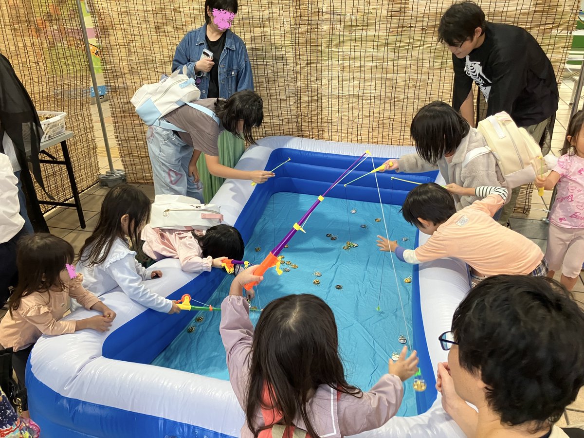 M_N_cinema's tweet photo. こんにちは❣️   

10/2(⾦) 18:30より町⽥ターミナルプラザ市⺠広場にて
第2回まちなかシネマが開催されます✨
 
上映する映画は、『野生の島のロズ』です🎞️ 

なんと15:00より、
映画の前に縁日などの楽しいイベントを開催します✨
※縁日写真はイメージです

皆様のご来場、お待ちしております😊 https://t.co/NpHB6lirkD