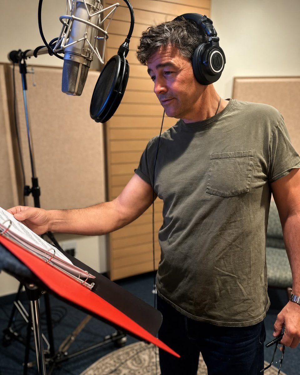 brandonjc_art's tweet photo. That's him recording his lines for the animated Hal Jordan prequel series and video game, right? https://t.co/gsB3Vraduw
