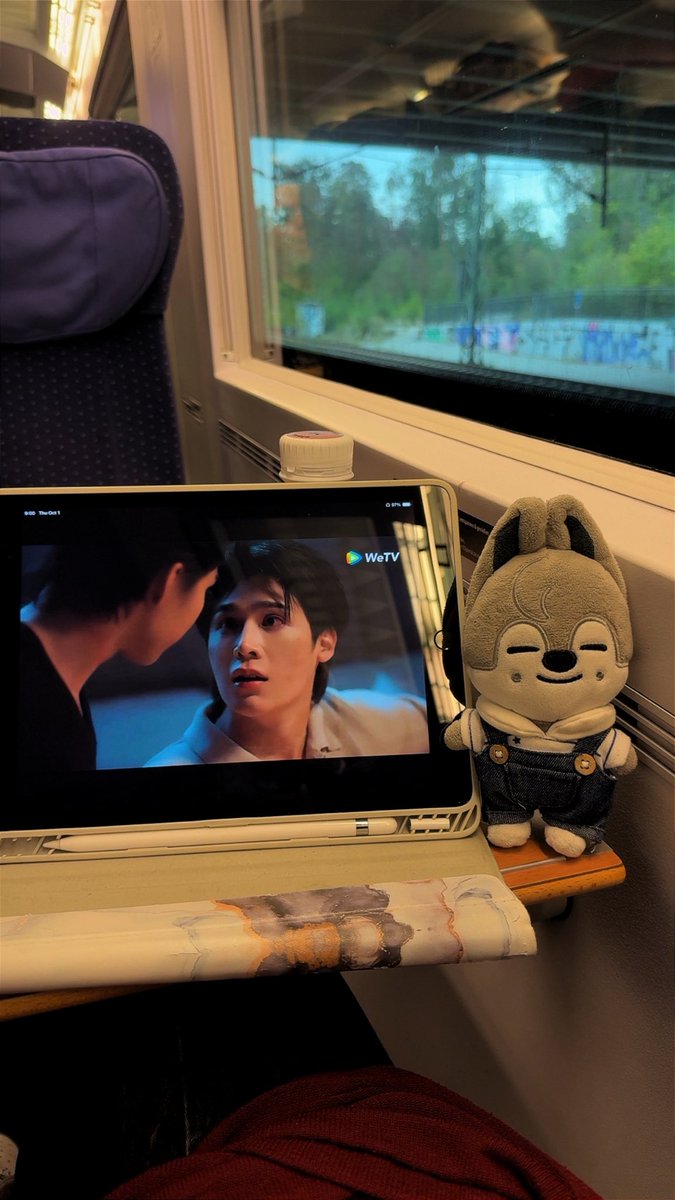 0ceanbluues's tweet photo. todays vibe for my 6,5 hours train adventure 🫡 https://t.co/2kb4b0AgkP