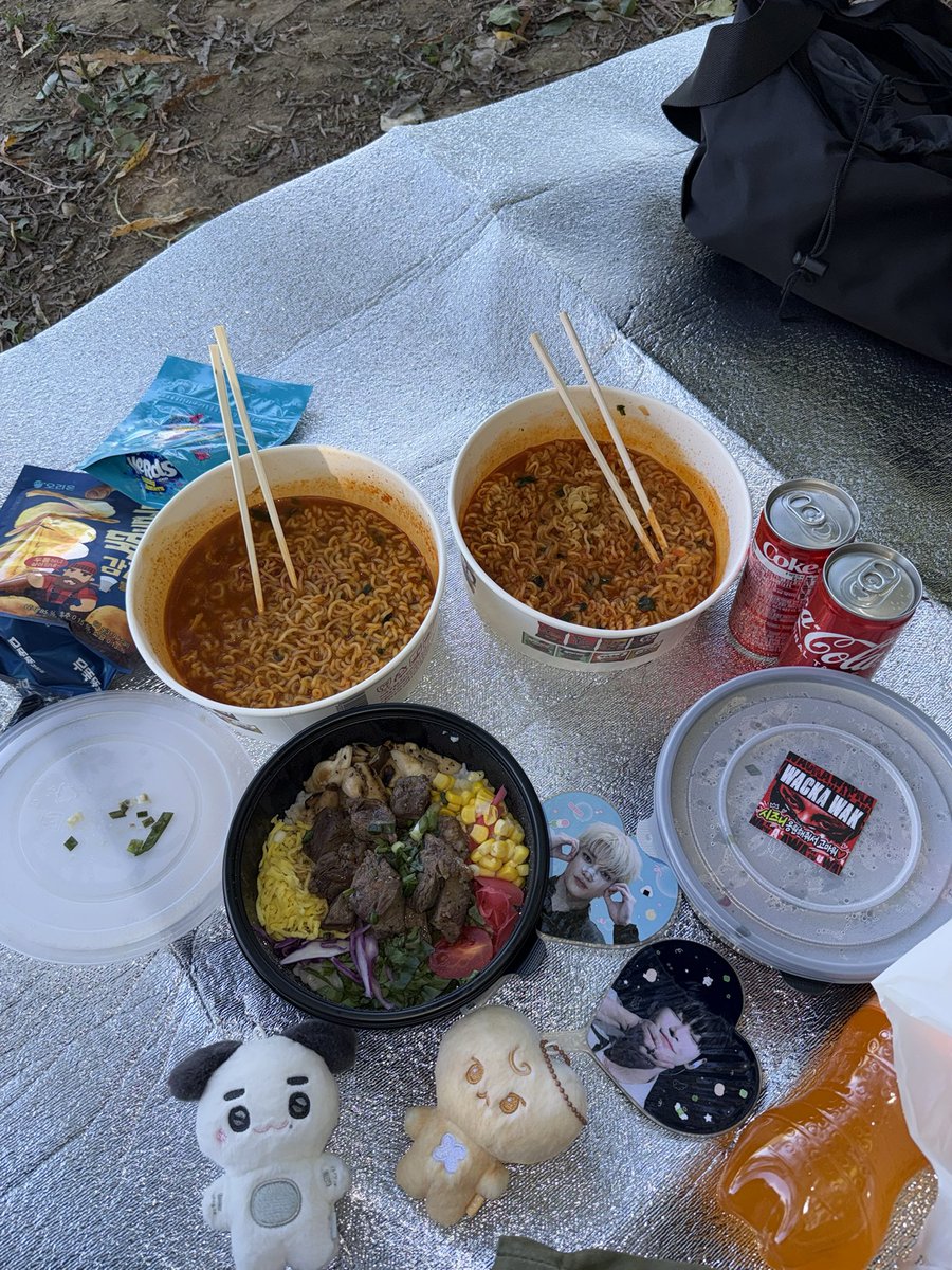 DyTy0102's tweet photo. 태용이가 준 스테이크 덮밥 근처 한강공원 가서 멋었는데 짱 맛있음 ㄹㅇ 맛잘알주먹밥 https://t.co/uBXVQ4bBzP