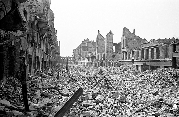 JoloLothar's tweet photo. @Raul02108685796 @bundeskanzler Russland "Unternehmen Barbarossa" sagt ihnen wahrscheinlich nichts, sie sind wahrscheinlich zu jung oder zu ungebildet. Die Propaganda kommt von Kiesewetter u. Strak-Zimmermann. Ich zeige ihnen wie das damals ausgegangen ist u. heute mit der Atommacht Russland ausgeht. https://t.co/8q0OYKjMcM